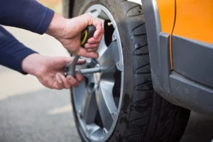 چه زمانی به پنچرگیری سیار نیاز داریم؟
